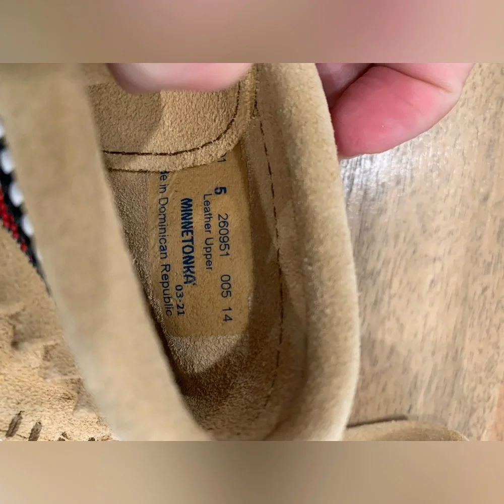 Mint Baby Minnetonka suede moccasin stitch details size 5 boho casual minimalist